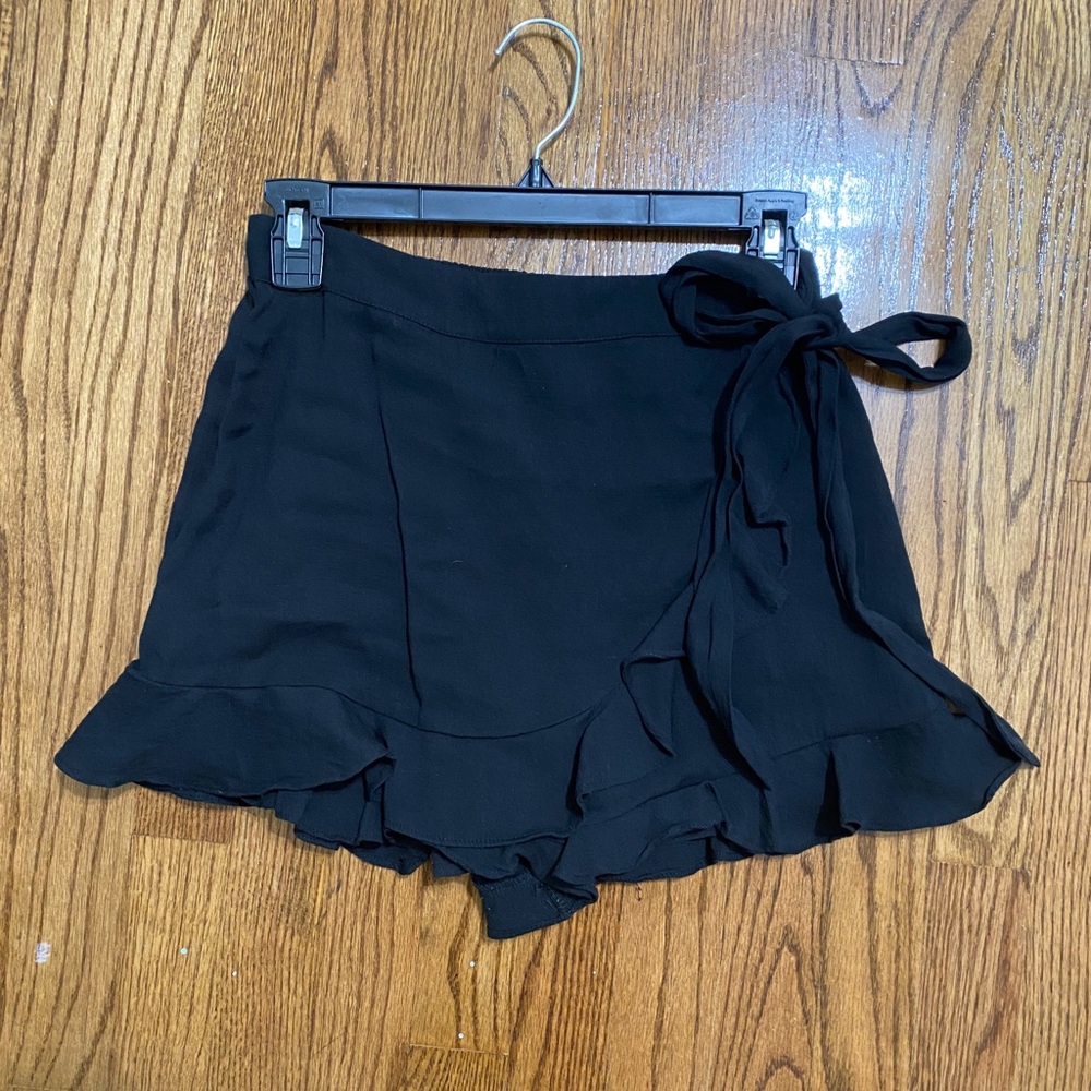American threads black skort, ruffle tie, size: S